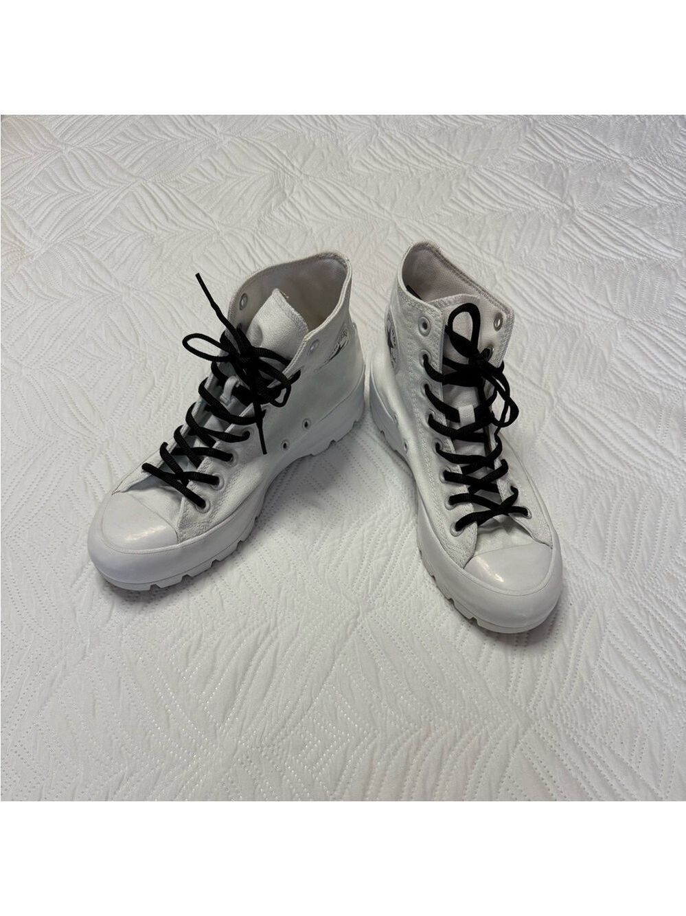 Converse All Star Women’s White High Top Sneakers. Size 9